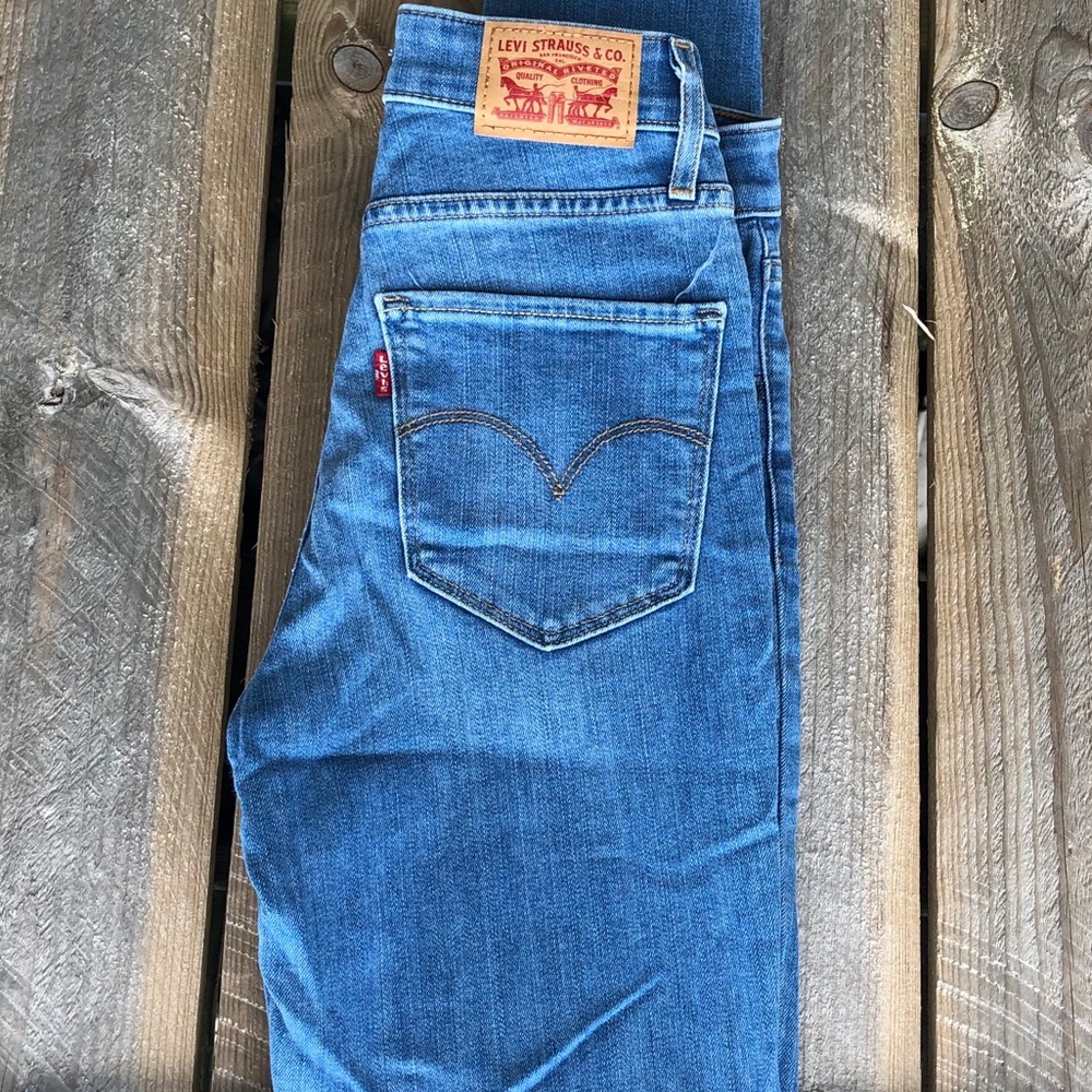 Levi’s 721 High Rise Skinny Jeans